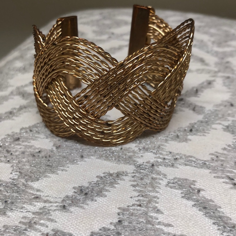 Gold wire bangle